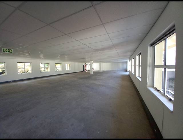 690M² OFFICE TO LET IN BRYANSTON